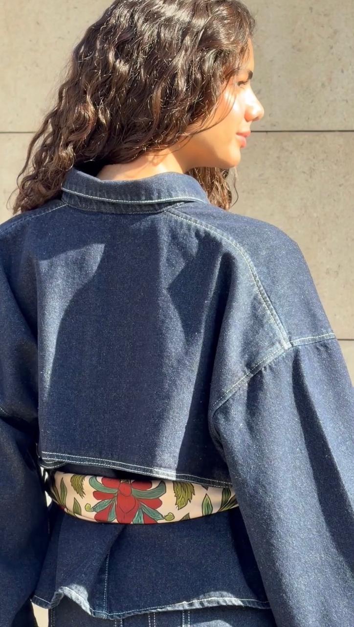 The edgy denim jacket X stain scarf